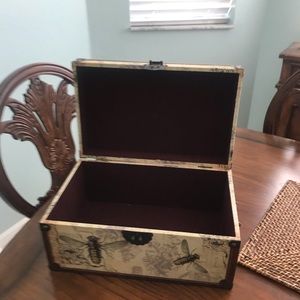 Decorative box felt lined